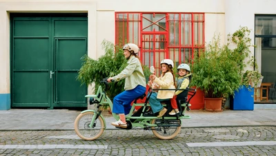 Famille en vélo