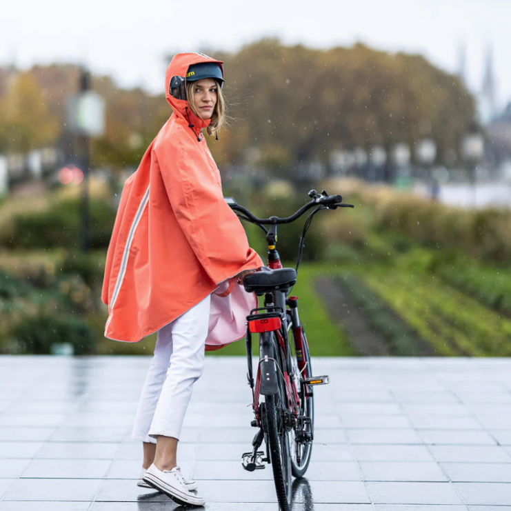 Circuler à vélo sous la pluie : protections étanches et housses de pluie